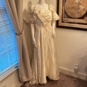 VINTAGE LONG  WEDDING DRESS CREAM SIZE 18 $125 firm